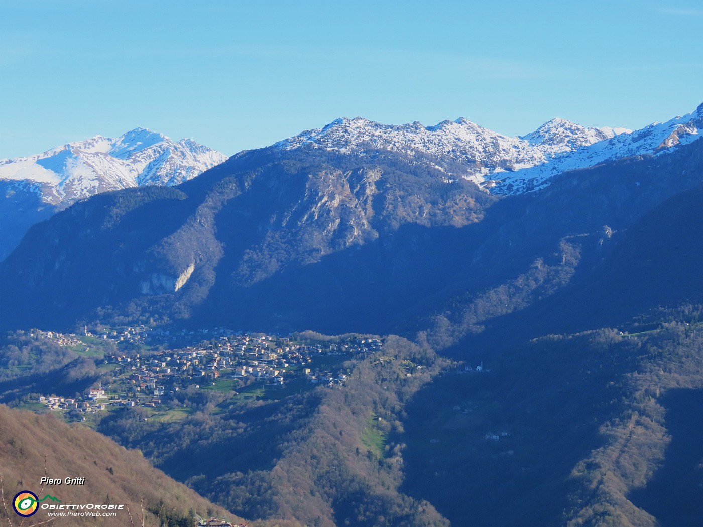 12 Zoom verso Cornalba,Alben e Menna.JPG